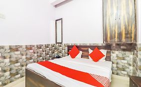 Hotel O Dolphin